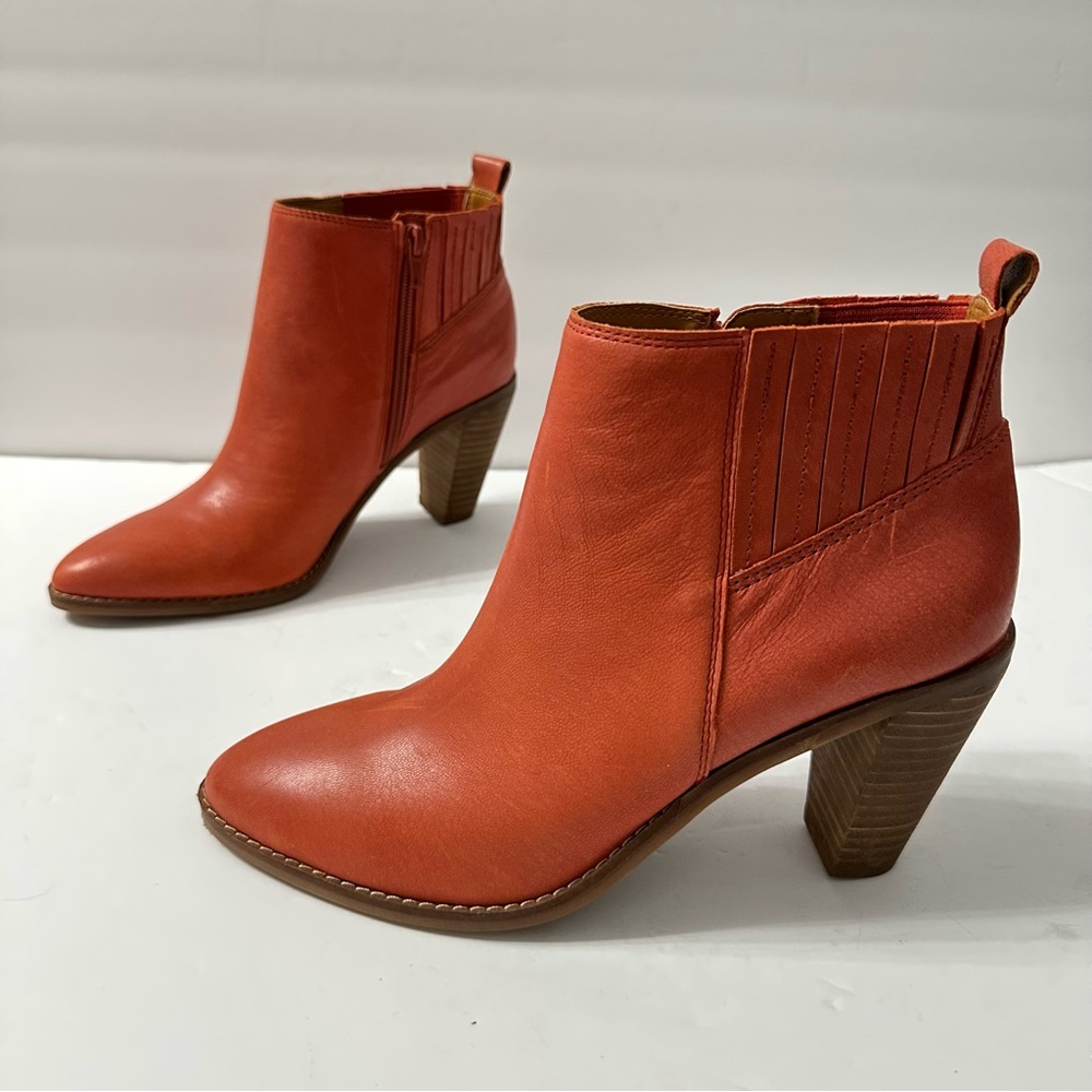 Lucky Brand Nesly Rusty Stacked Heel Chelsea Pointy Ankle Boots Size 8.5 Autumn